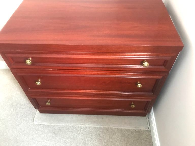 Mahogany chest of draws