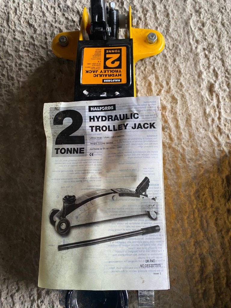 Hydraulic 2 Tonne Trolley Jack & Axle Stands 