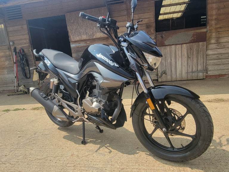 Lexmoto, ISCA, 2023, 124 (cc)