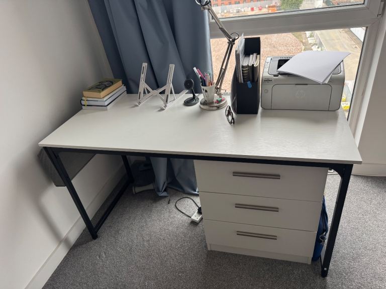 Computer desk