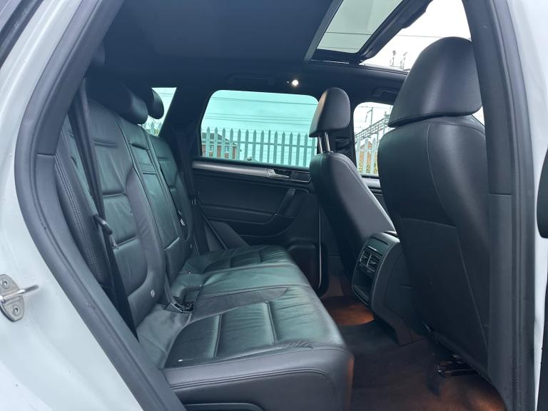 2015 Volkswagen Touareg 3.0 V6 TDI BlueMotion Tech 262 R-Line 5dr Tip Auto Euro 6 ESTATE Diesel A...