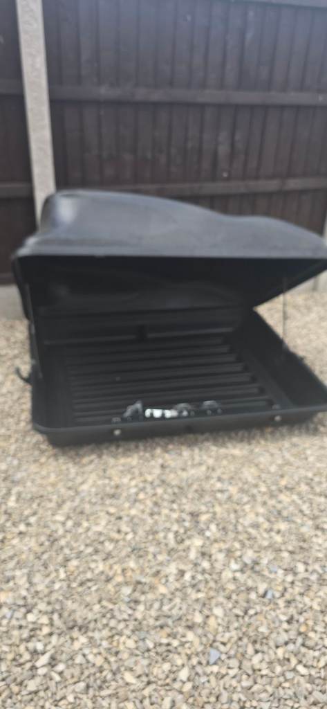 Hard plastic large capacity roof box Autoplas