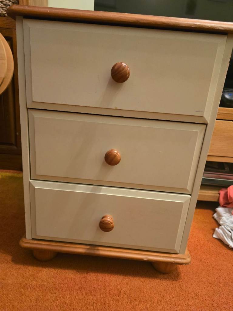Steen Richmond Pine Cream 3-Drawer Bedside Cabinet 