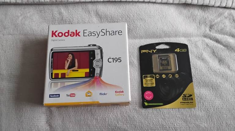 New  boxed Kodak C195 Easy share digital camera .