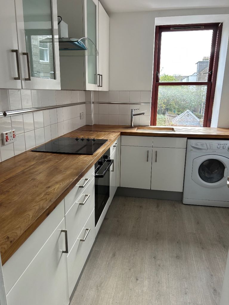 Central Broughty Ferry, 2 bed flat to let 