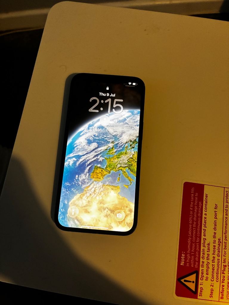 Apple iPhone 14 – Black, Cracked Back