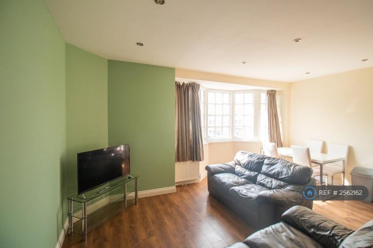 4 bedroom flat in Victoria Avenue, Leicester, LE2 (4 bed) (#2562162)