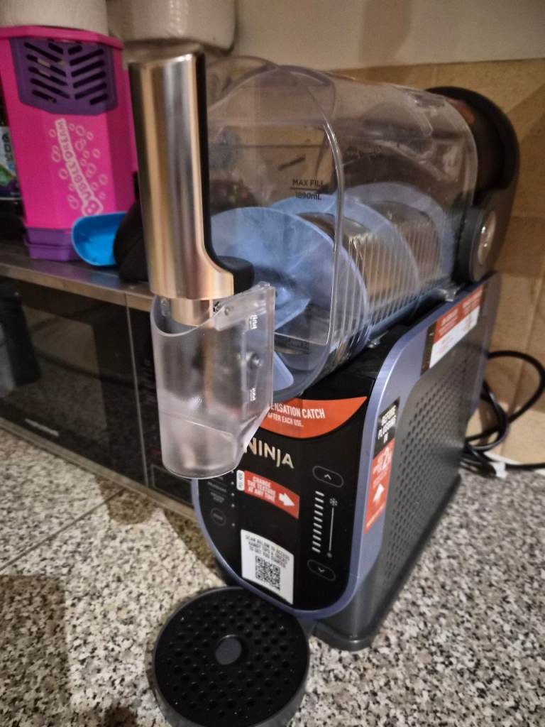 Ninja slushie machine barely used