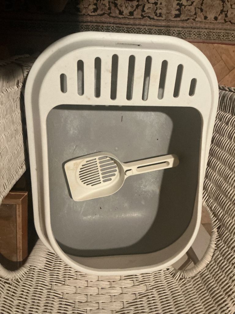 Cat litter tray
