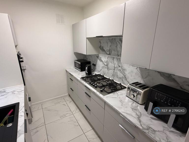 4 bedroom house in Eileen Grove, Manchester, M14 (4 bed) (#2766243)