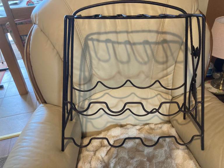 @  FREE TO COLLECT WINE RACK AS SHOWN.. GOOD CONDITION @