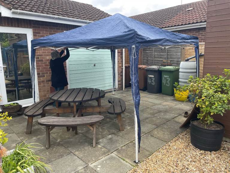 Pop-Up Gazebo 3m x 3m.