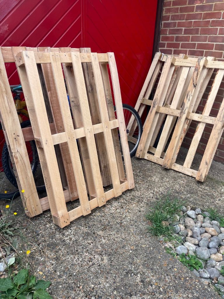 Wooden Pallet – great Condition, Ideal for DIY