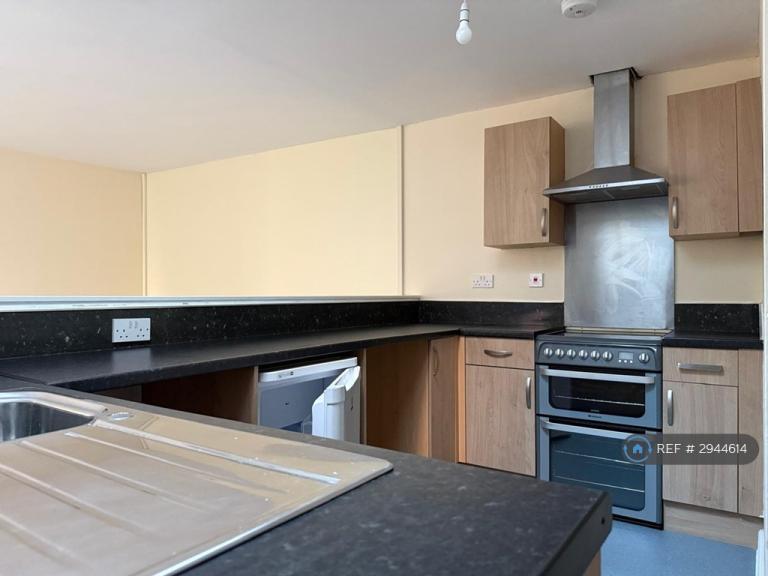 3 bedroom flat in Briggate, Leeds, LS1 (3 bed) (#2944614)