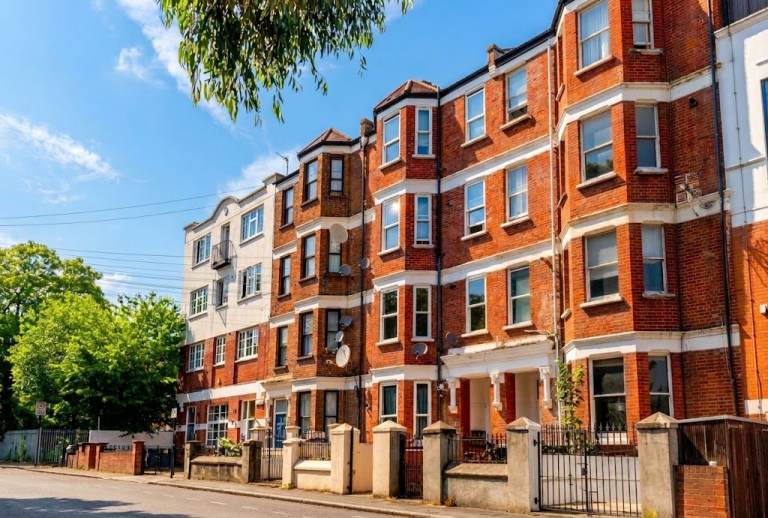 Large one bedroom conversion flat 2 minutes from Brixton Tube  Only £1700 pcm Available NOW