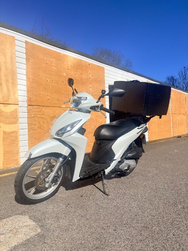 Honda Vision with Delivery Box 