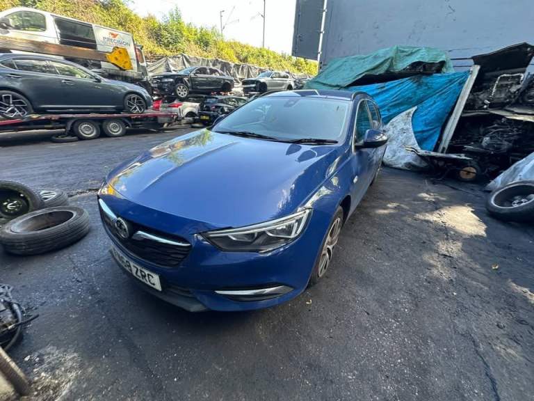 VAUXHALL INSIGNIA 2018 1.6 DIESEL BREAKING FOR PARTS 