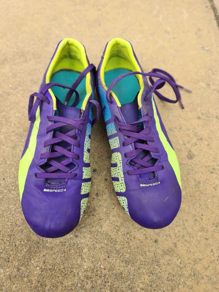 Kids football boots size 3