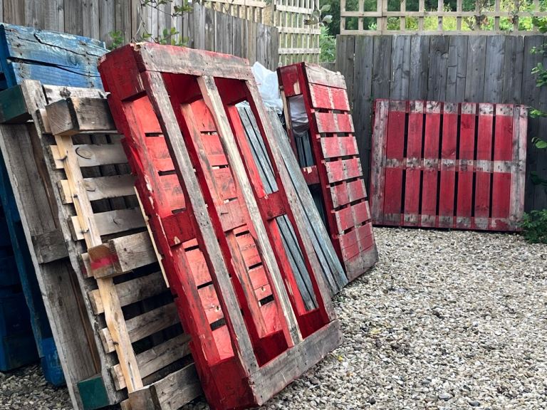 10 pallets £1 the lot