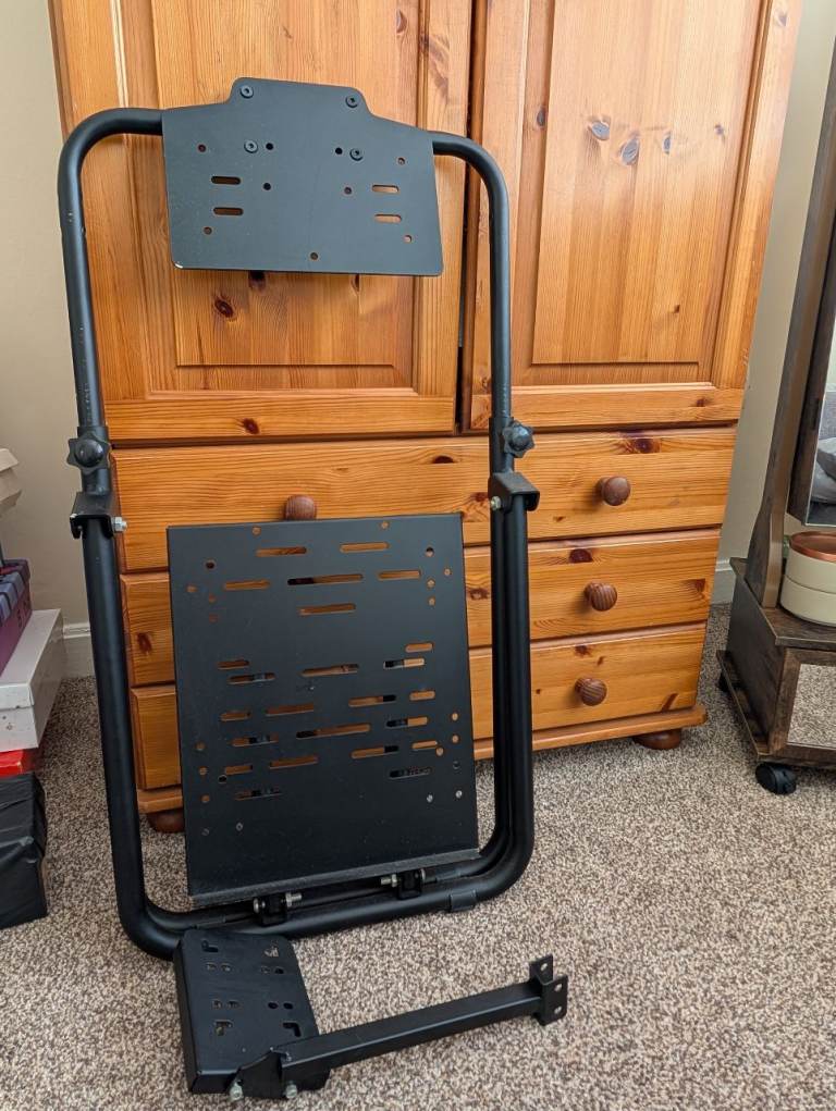 Black Gaming Wheel Stand – excellent condition