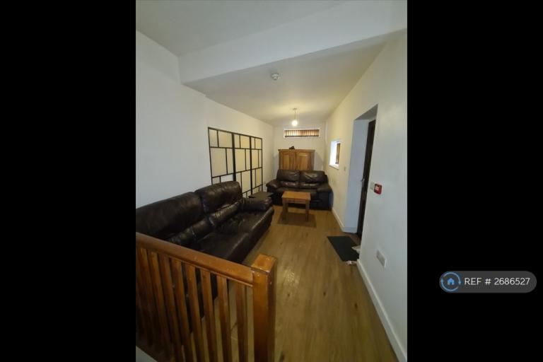 1 bedroom flat in North Street, Keighley, BD21 (1 bed) (#2686527)