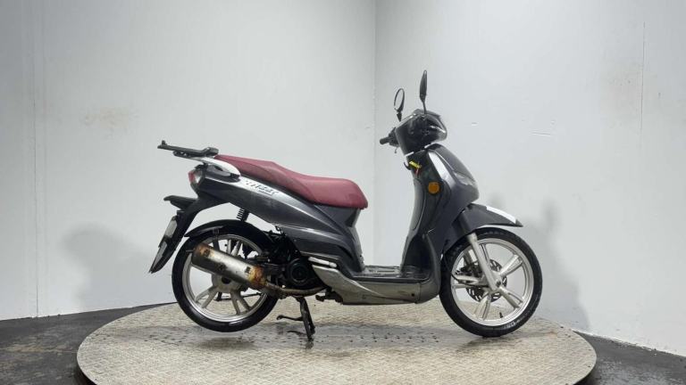 Peugeot Tweet 2015 13K RUNNING PROJECT SCOOTER 50CC SPARES OR REPAIR