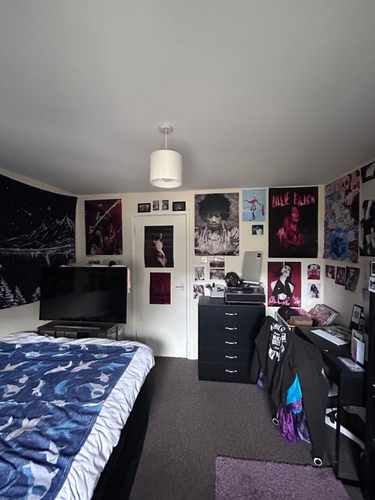 Medium Sized Room with Double Bed in Peckham