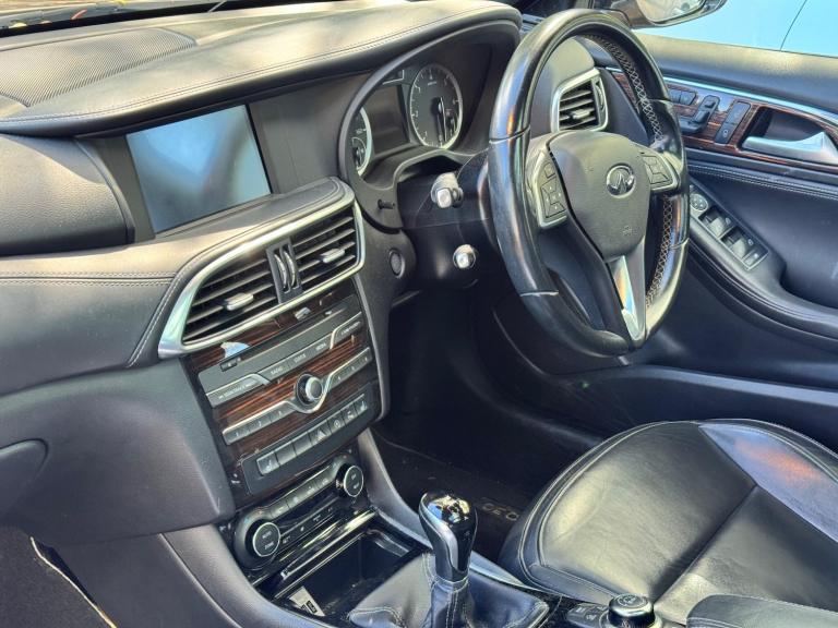 2016 Infiniti Q30 1.5d Premium Tech Euro 6 (s/s) 5dr HATCHBACK Diesel Manual