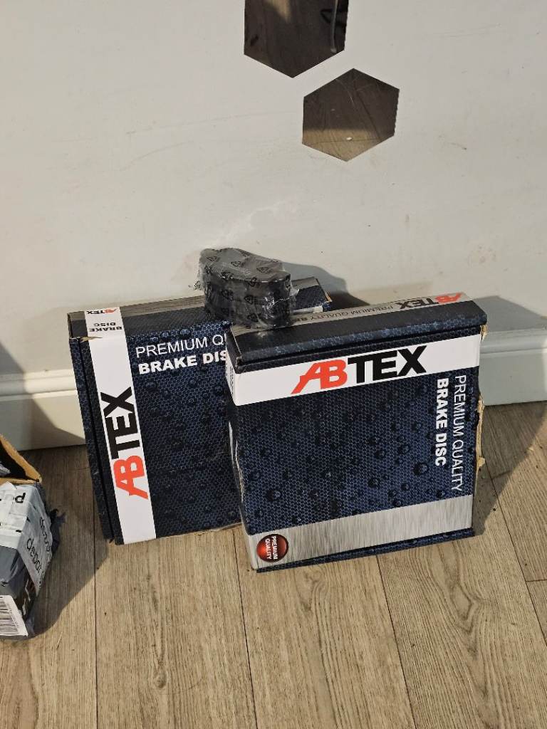 Ford transit mk8 rear brake disks and pads set. X2