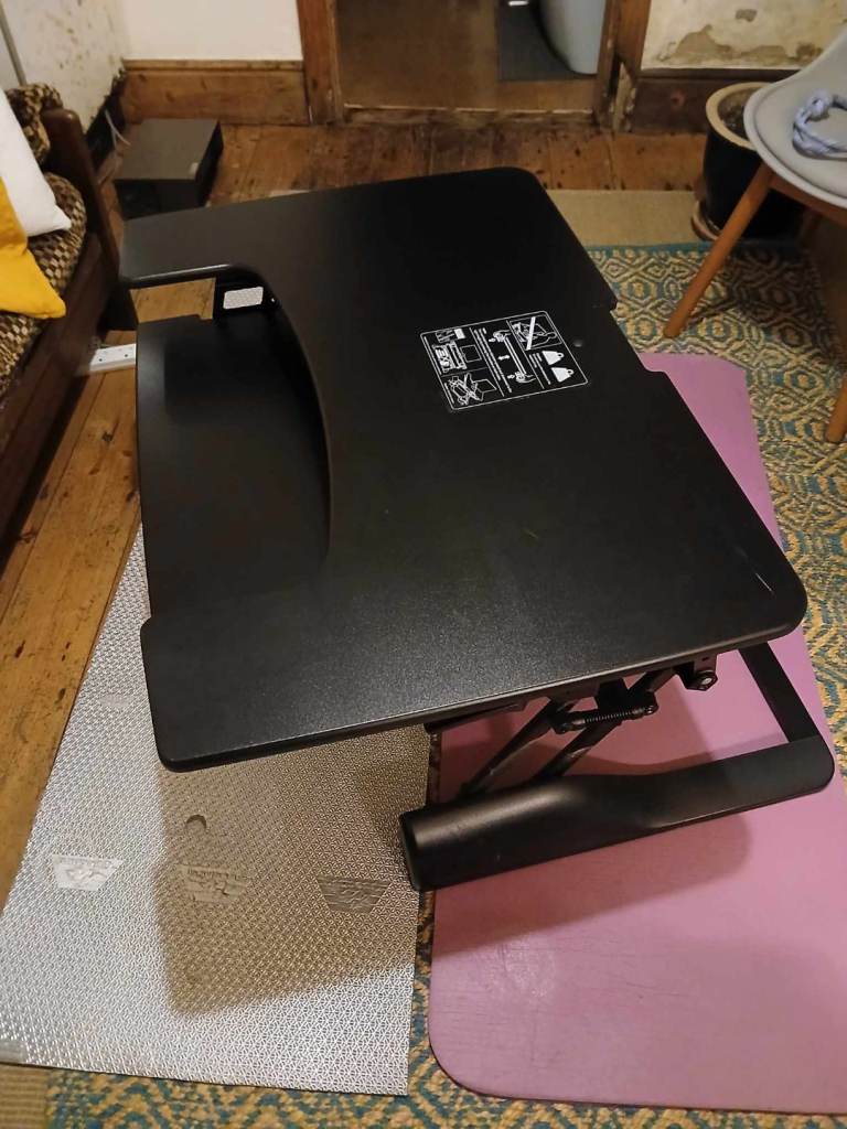 Collapsing standing desk in excellent condition