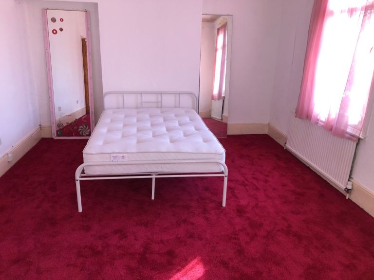 Double bed room to rent in Newport 