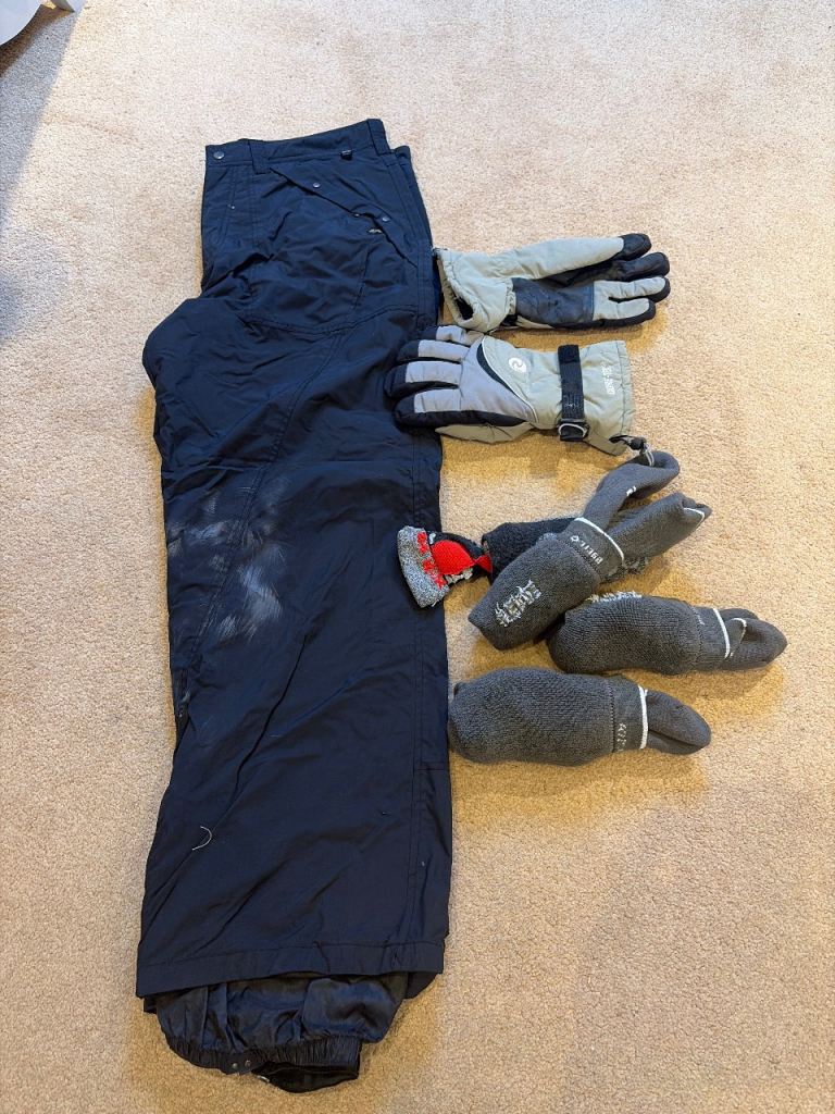 Ski pants, gloves, socks
