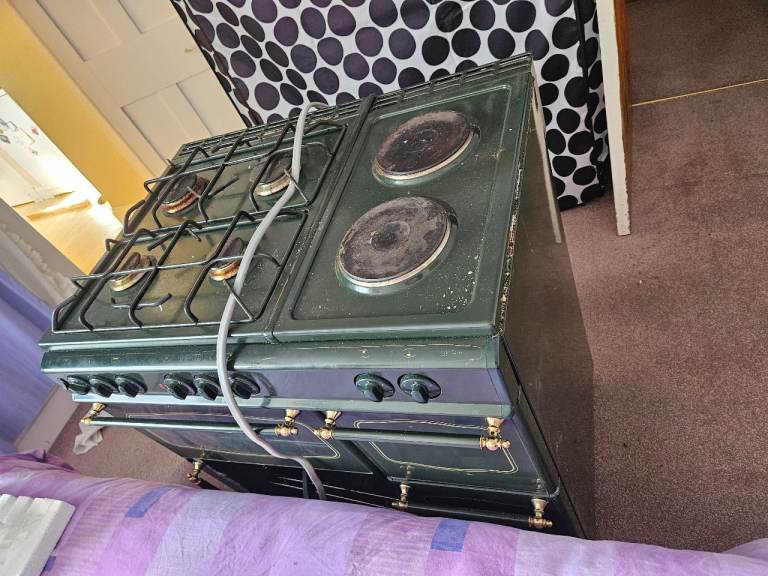 Range cooker for scrap metal, free for uplift.