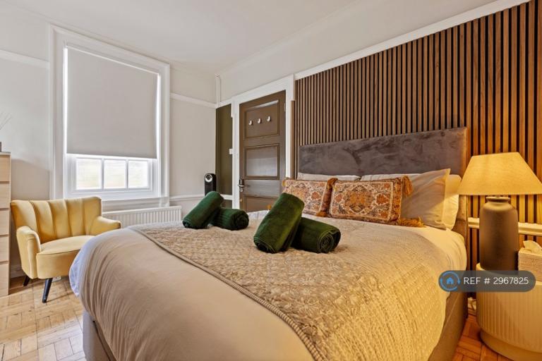 1 bedroom in Broadwater Road, London, SW17 (#2967825)