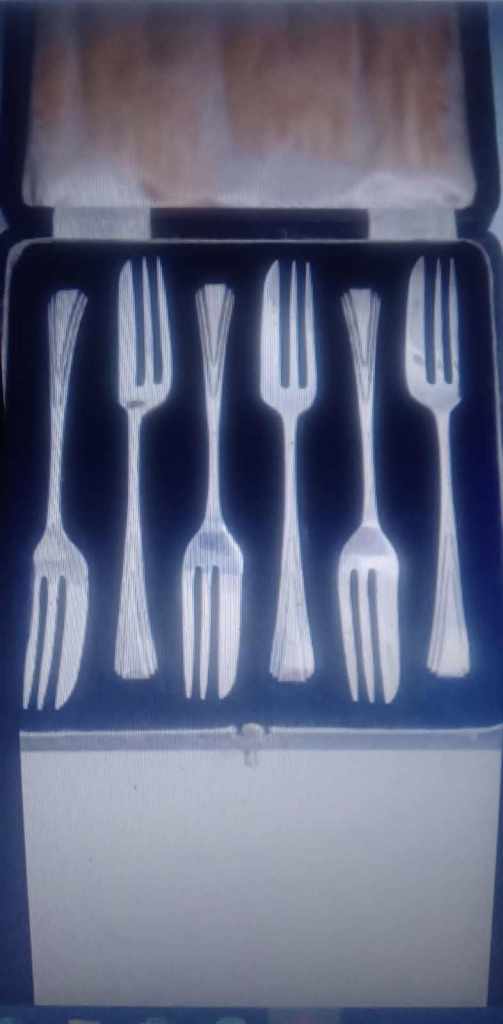 ywo boxes collectors cake forks