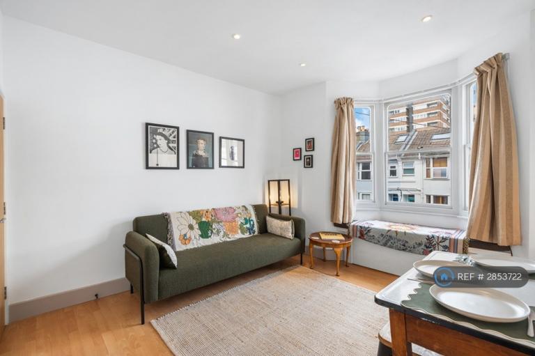 2 bedroom flat in Livingstone Road, Hove, BN3 (2 bed) (#2853722)