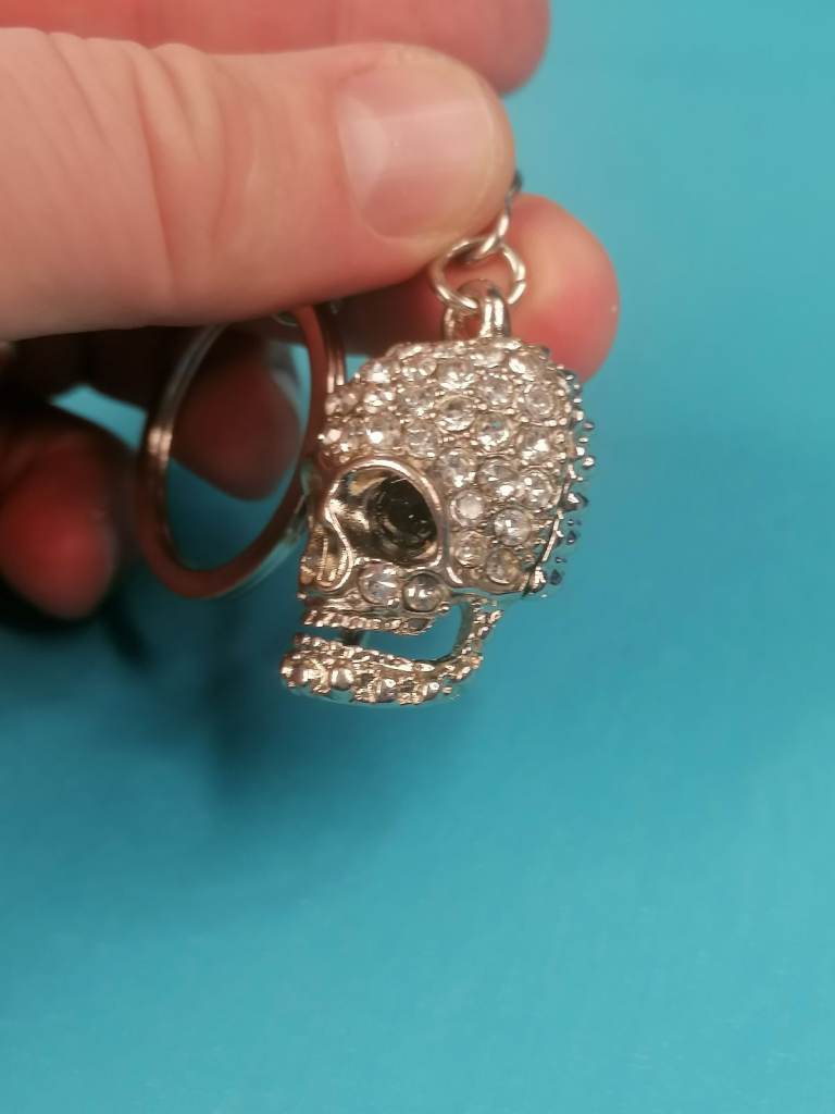 Brand new, Skull Keychain with Cubic Zirconia Rhinestones