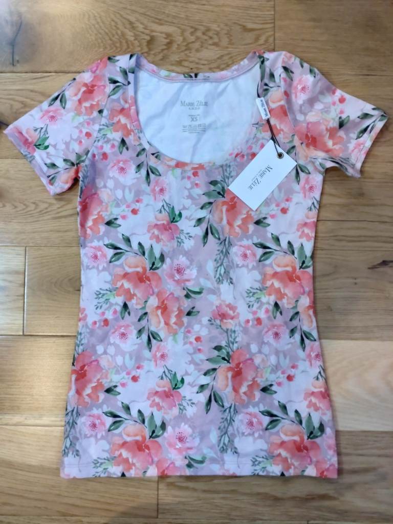 Gorgeous Floral Pattern Women's Top Size XS
