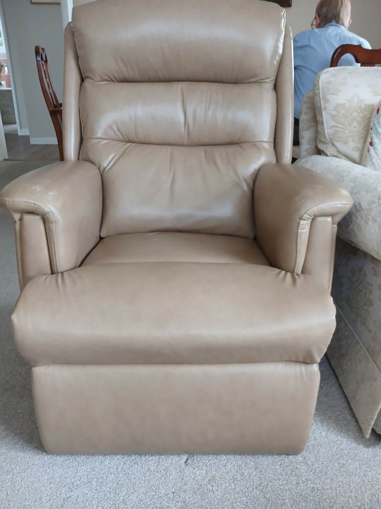 Electric reclining chair