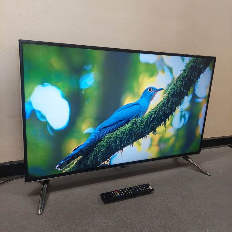40"Panasonic Smart TV with Remote – Good Condition