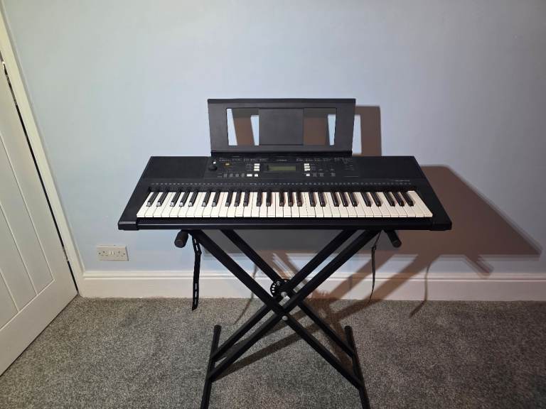 Yamaha PSR-E343 61-Key Portable Keyboard - Touch Sensitive - good Condition