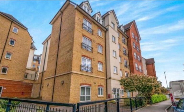 One bedroom ground floor apartment, all bills included!!!