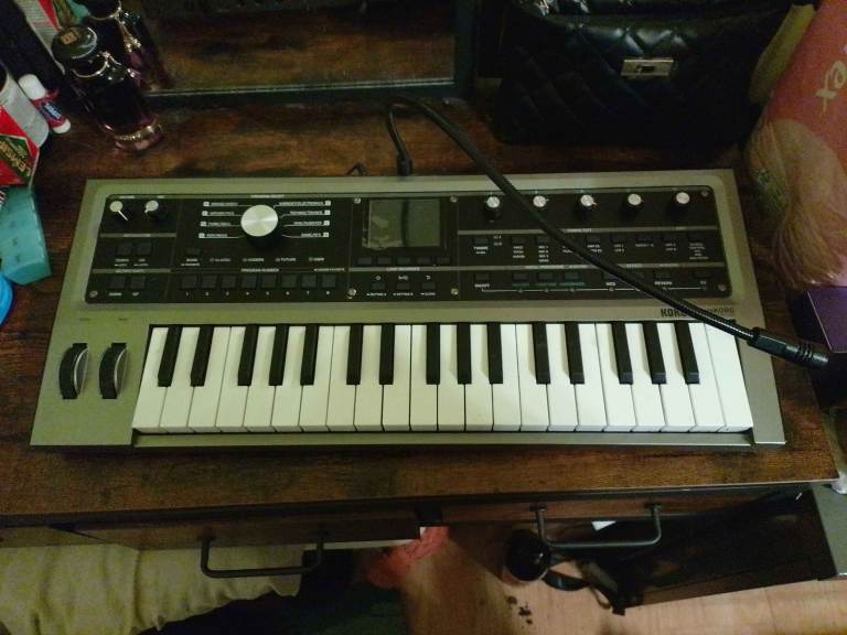 Micro Korg 2 37 Key Analogue Synthesiser and Vocoder (barely used - like new)