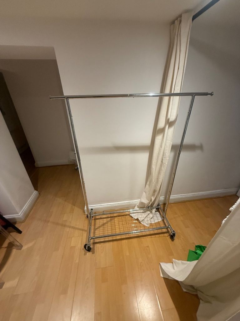 Free Rolling Clothing Rack