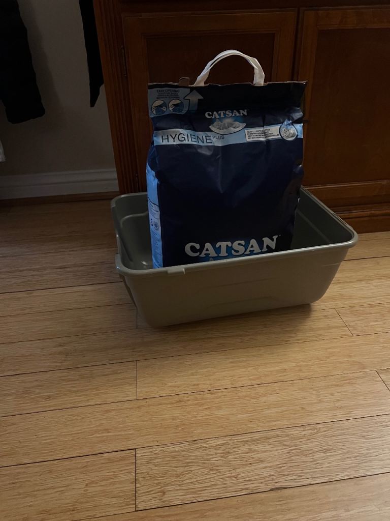 Unused Catsan litter + tray with scoop 