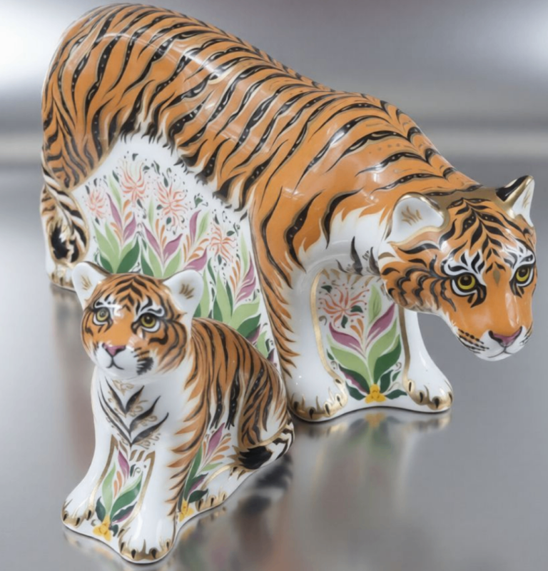Very Rare Retired Royal Crown Derby Sumatran Tigeress and Tiger Cub Paperweights 