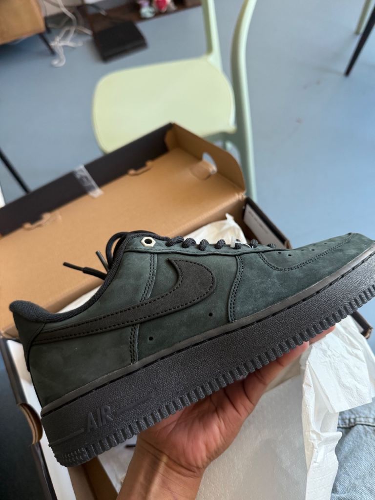 Nike Air Force 1 ‘07 Suede black (New with box)