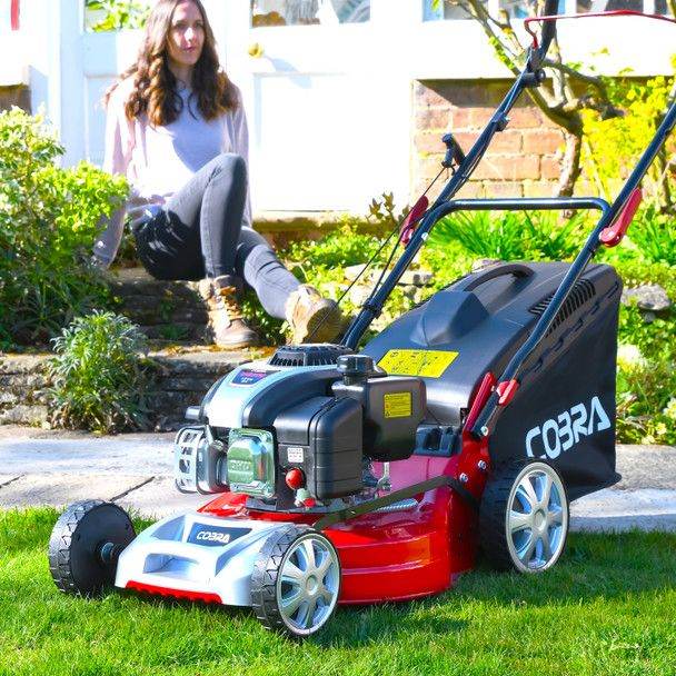Cobra 40cm Push Petrol lawnmower 