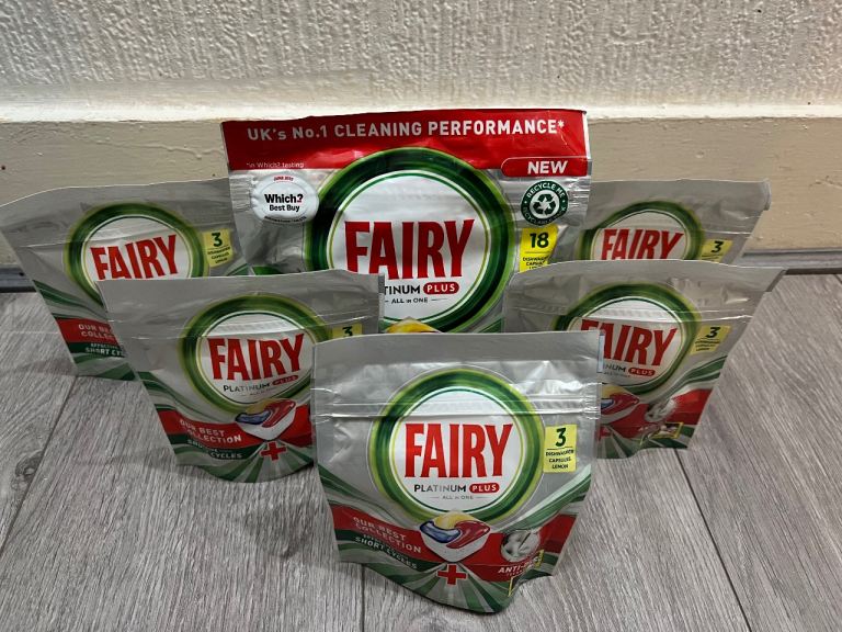 image for Fairy Platinum Plus Dishwasher Tablets Lemon 33 Capsules Anti Dull Technology