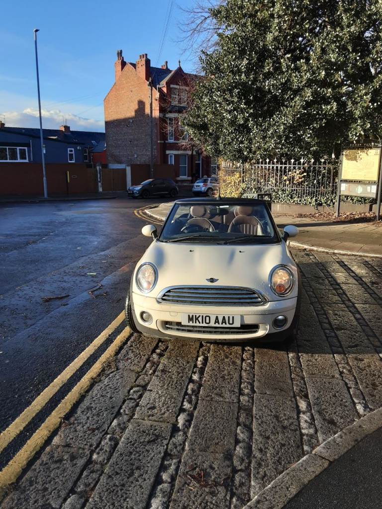 2010  Mini, CONVERTIBLE, cooper s   Manual, 1598 (cc), 2 doors